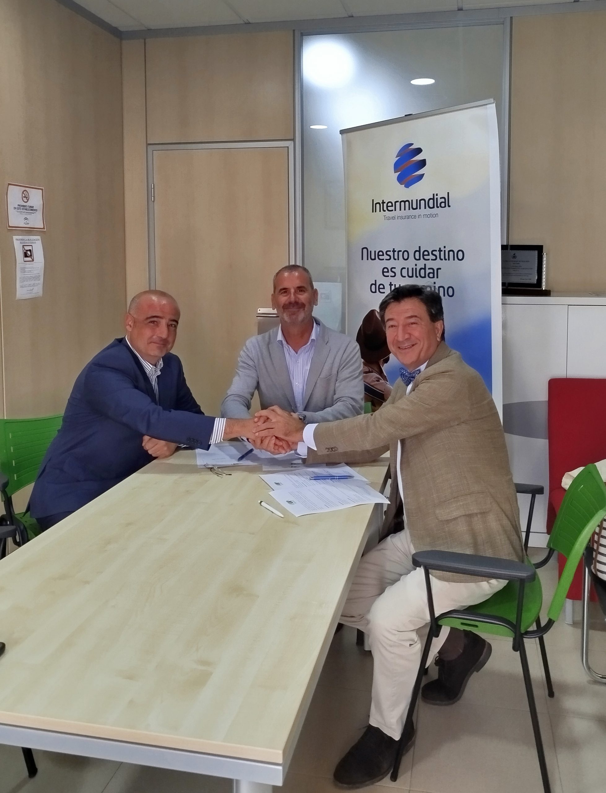 Firma entre el Colegio de Mediadores de Seguros de Malaga e Intermundial